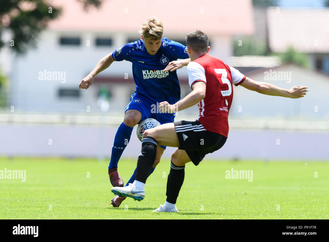 Marco Thiede (KSC) in duels with TRico Henry (b). GES/football/3rd league: Karlsruher SC - FC Brentford, friendly match in Grassau, season 2018/19, 14.07.2018 - | usage worldwide Stock Photo