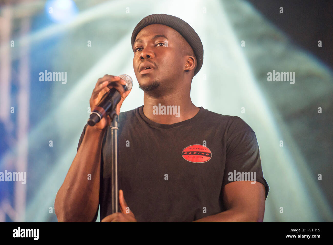 Banks singer hi-res stock photography and images - Alamy