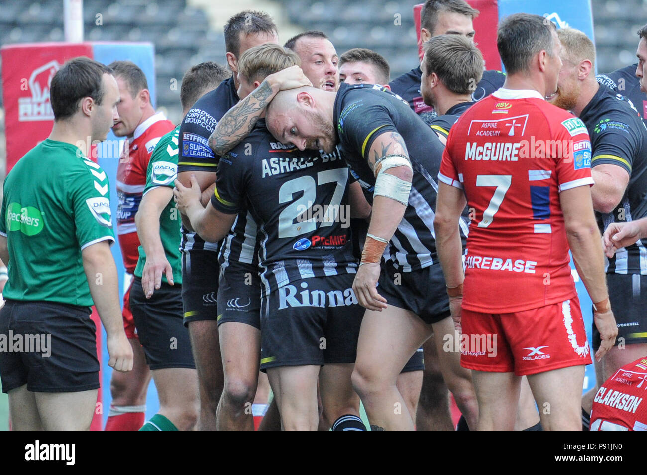 Widnes, UK, Saturday 14th July 2018 , The Select Security Stadium, Widnes, England; Betfred Super League, Widnes Vikings v Hull KR; Danny Craven of Widnes Vikings celebrates his try with team mates Stock Photo