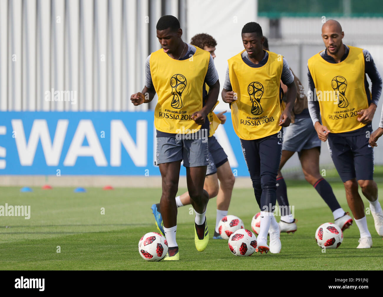 Moscow, Russia. 14th July, 2018. soccer, FIFA World Cup 2018, national team France, final training before the finals France vs Croatia: France's Paul Pogba (L), Ousmane Dembele (C), and Steven N'Zonzi (R). Credit: Christian Charisius/dpa/Alamy Live News Stock Photo