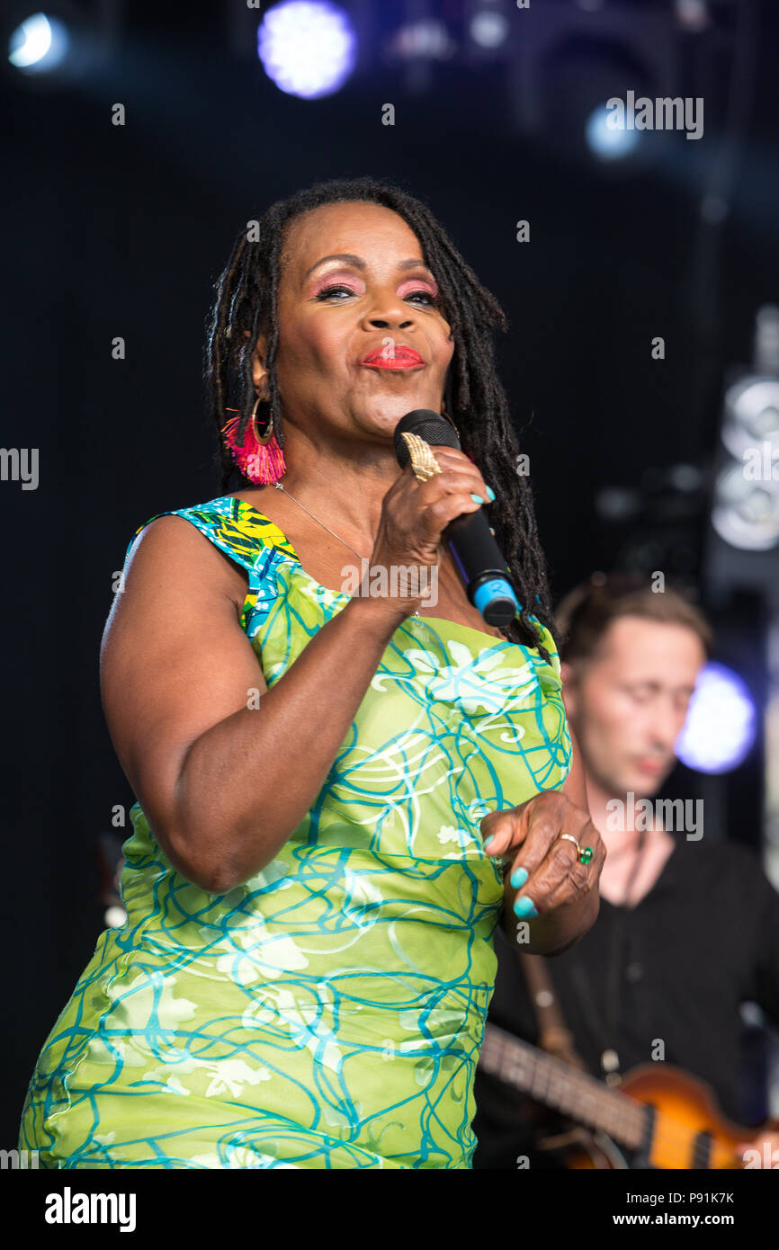 Great Tew, Oxfordshire, UK, 14 July 2018. PP Arnold performing live at the 2018 Cornbury Festival, Great Tew, Oxfordshire. Patricia Ann Cole (born October 3, 1946),known professionally as P. P. Arnold, is an American soul singer who enjoyed considerable success in the United Kingdom from the 1960s onwards. Credit: John Lambeth/Alamy Live News Stock Photo