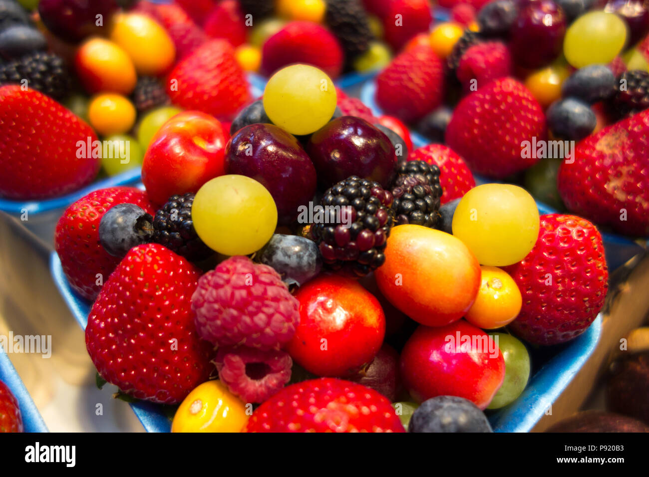 Blackberry yellow raspberry hi-res stock photography and images - Alamy