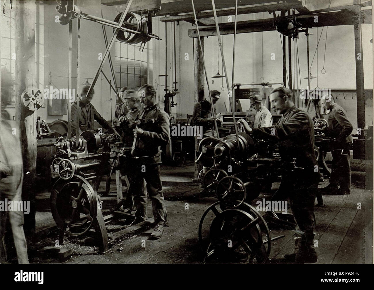 412 Maschinenhalle der Automobil Werkstätte. Aufgen. 30.August 1915. Standort, Cellulosefabrik Villach. (BildID 15461567) Stock Photo