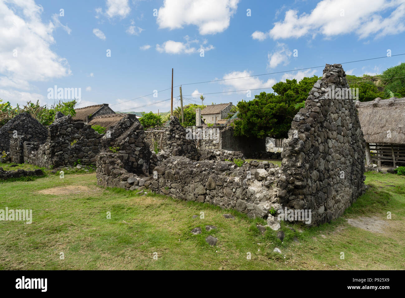 Destroyed Ivatan House Or Stone House In Batanes Stock Photo Alamy destroyed-ivatan-house-or-stone-house-in-batanes-stock-photo-alamy