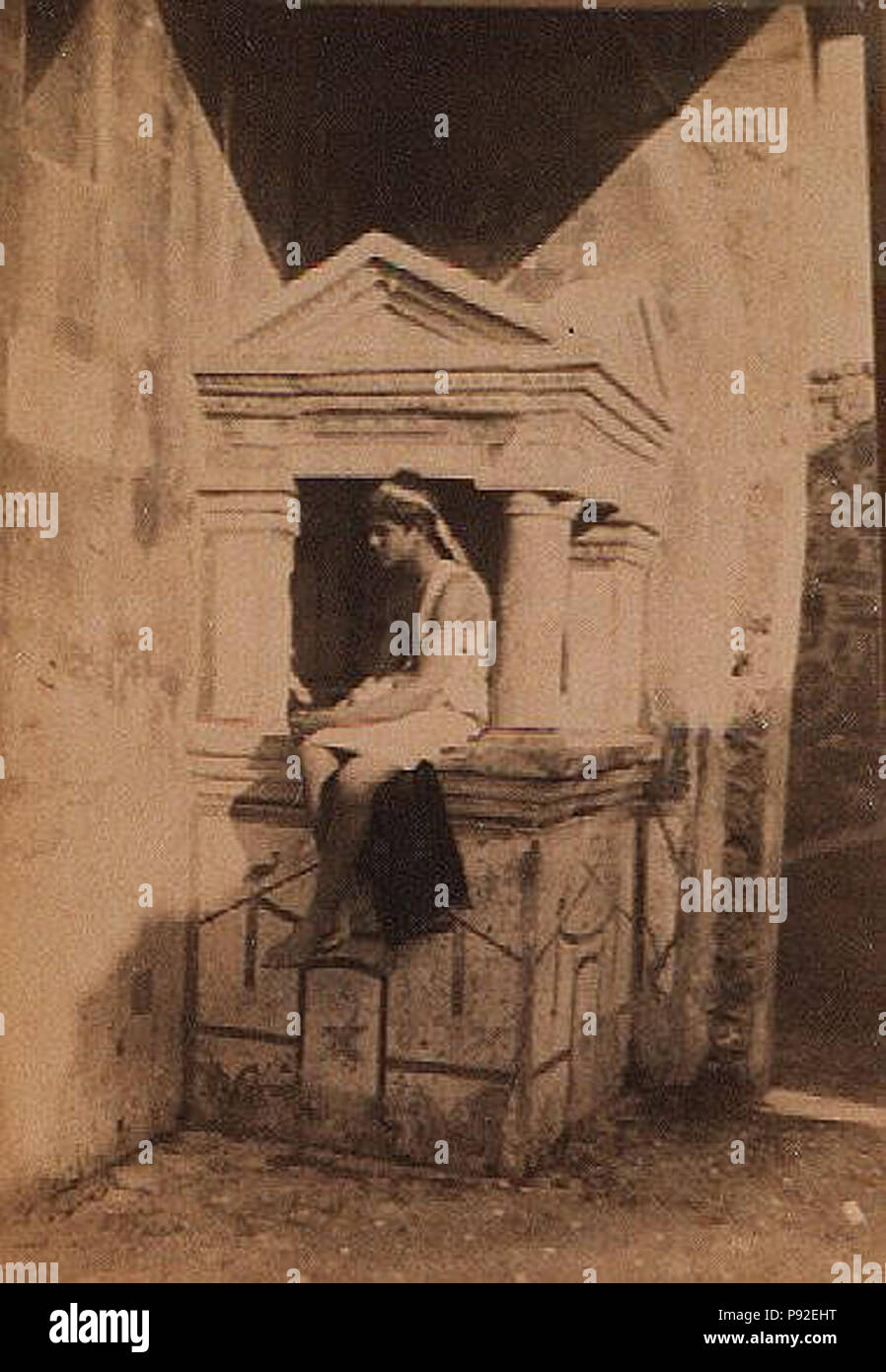 .   465 Pluschow, Wilhelm von (1852-1930) - Pompei - Vincenzo Galdi su larario Stock Photo