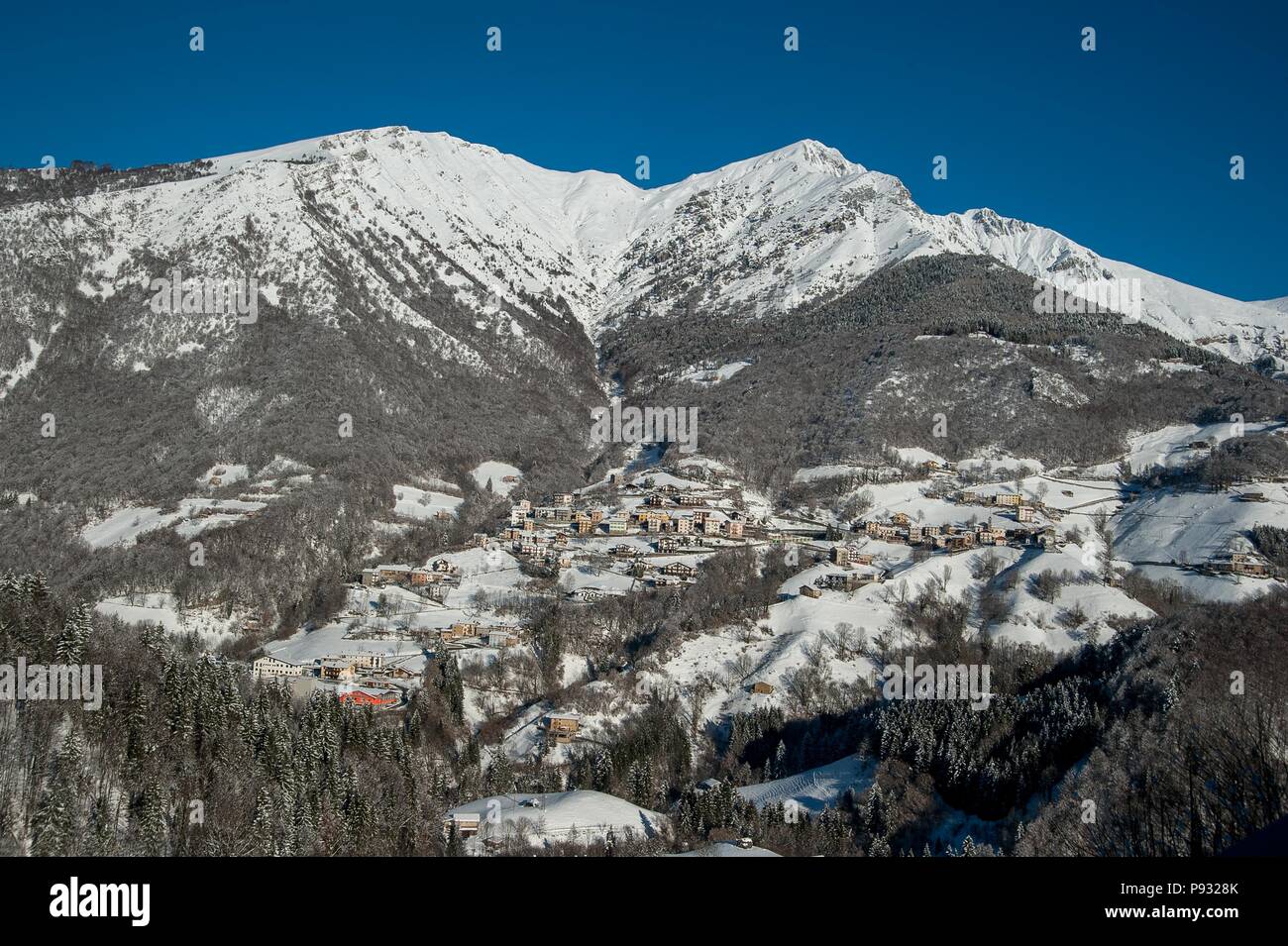 Mountain village after snowfall hi-res stock photography and images - Alamy