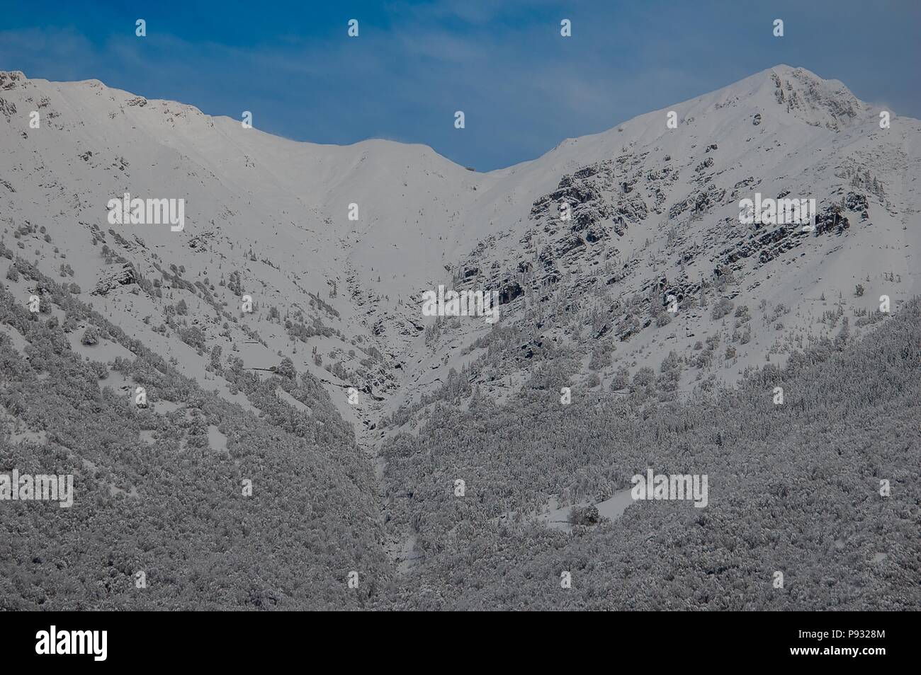 Snowfall over house hi-res stock photography and images - Alamy