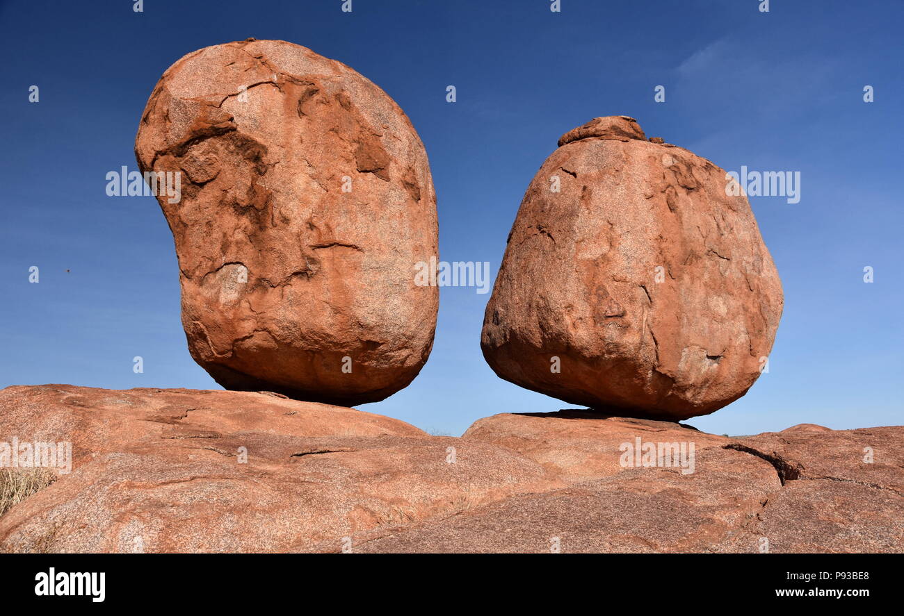 Massive boulders formed by erosion in the Karlu Karlu, Devils Marbles area of the Outback (Northern Territory, Australia) Stock Photo