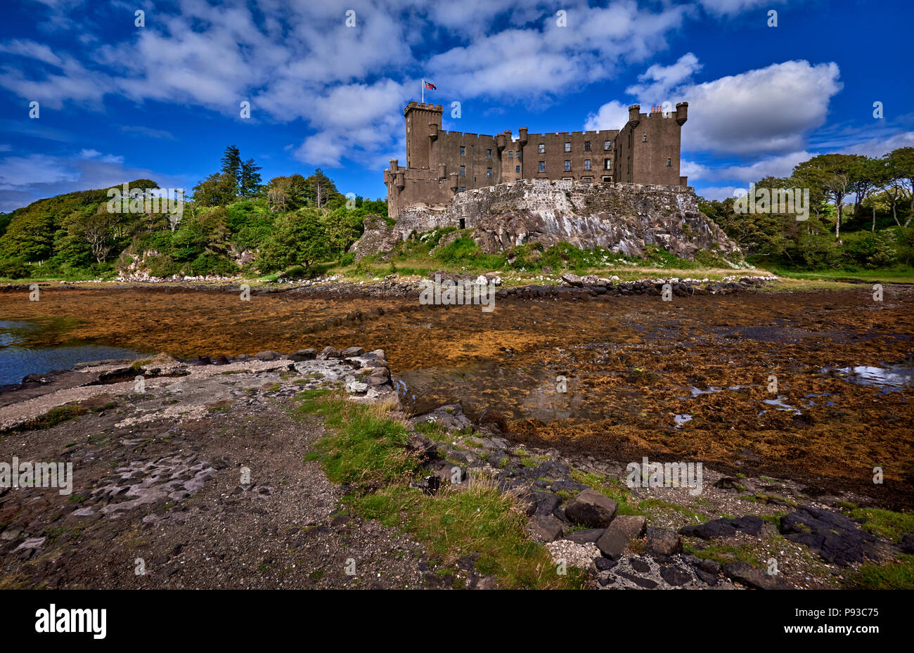Dunvegan Castle (SC18 Stock Photo Alamy