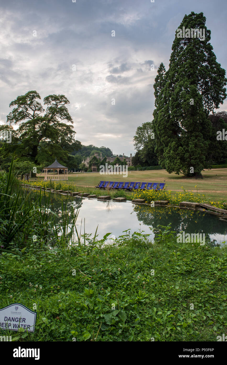 Manor house hotel castle combe hi-res stock photography and images - Alamy