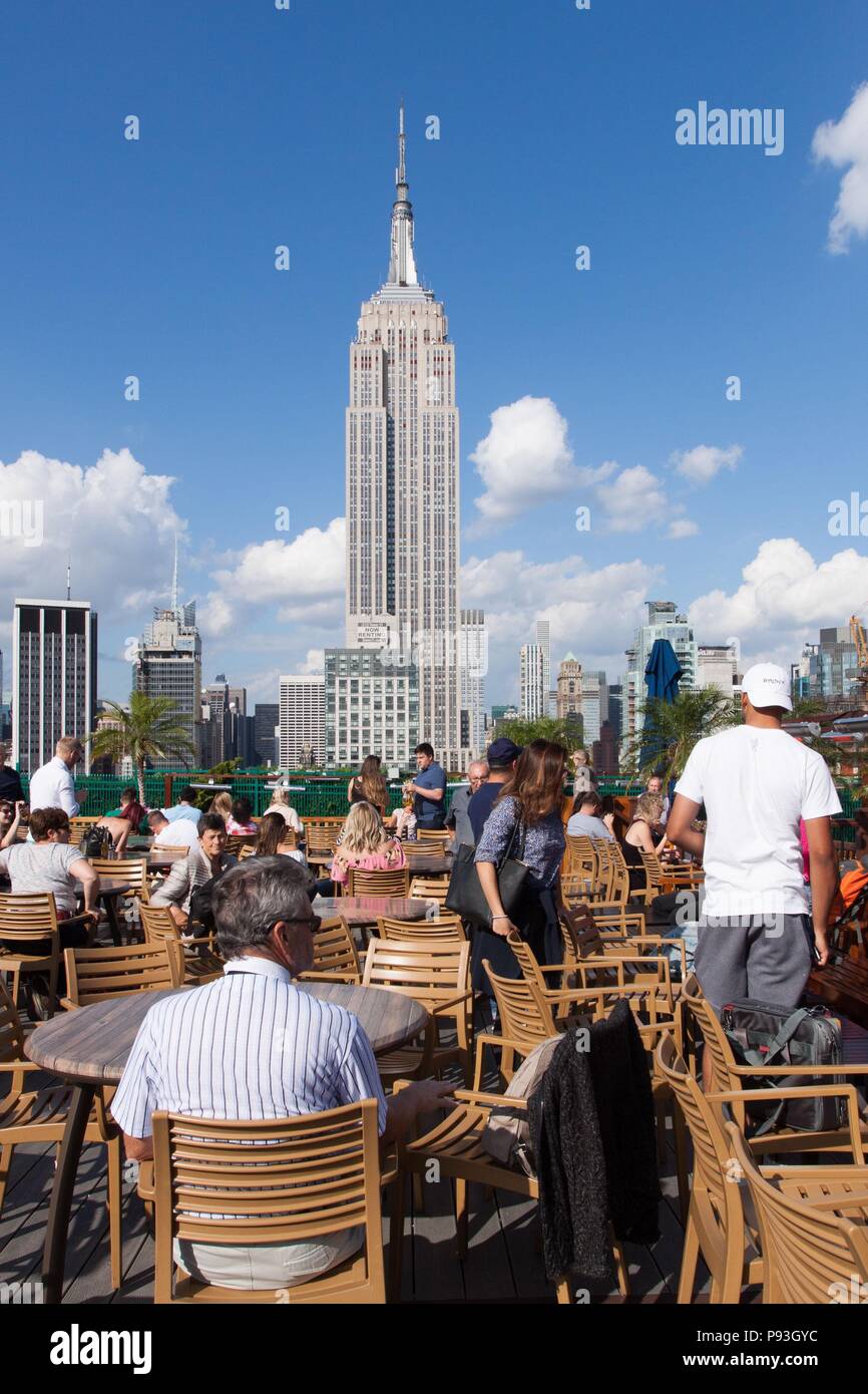 230 fifth rooftop bar new york hi-res stock photography and images - Alamy