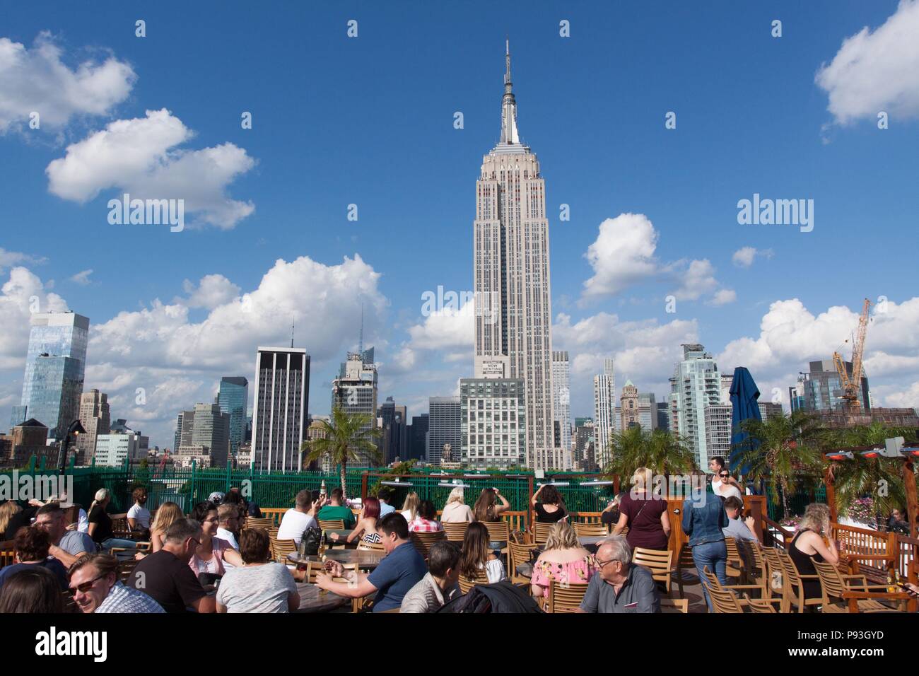 230 rooftop bar new york hi-res stock photography and images - Alamy