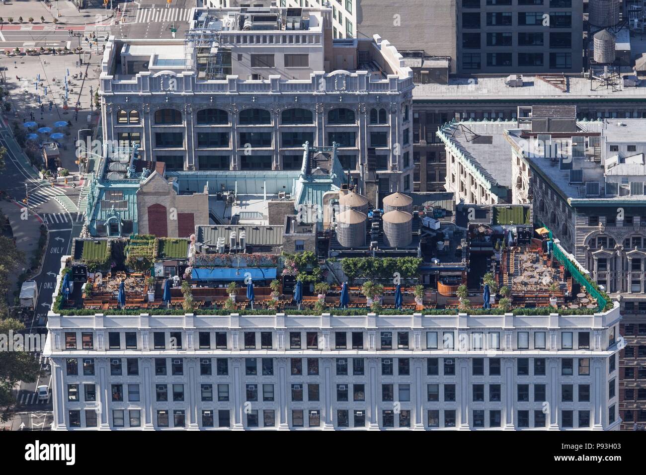 230 fifth rooftop bar new york hi-res stock photography and images - Alamy