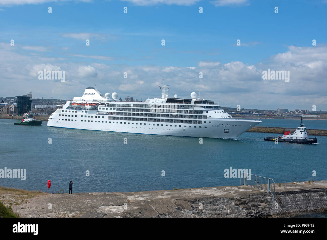 Leaving Aberdeen Harbour inn Grampian Region, Scotland, the Silver Wind Cruise Ship is about to depart for the Tilbury Docks in London. Stock Photo