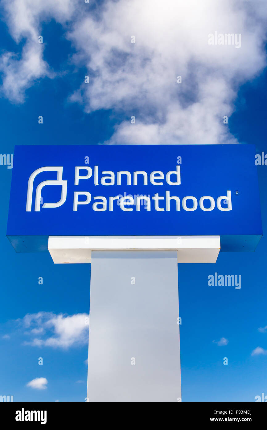 ST. PAUL, MN/USA - JANUARY 1, 2017: Planned Parenthood clinic exterior and logo. Planned Parenthood is a non-profit organization that provides reprodu Stock Photo