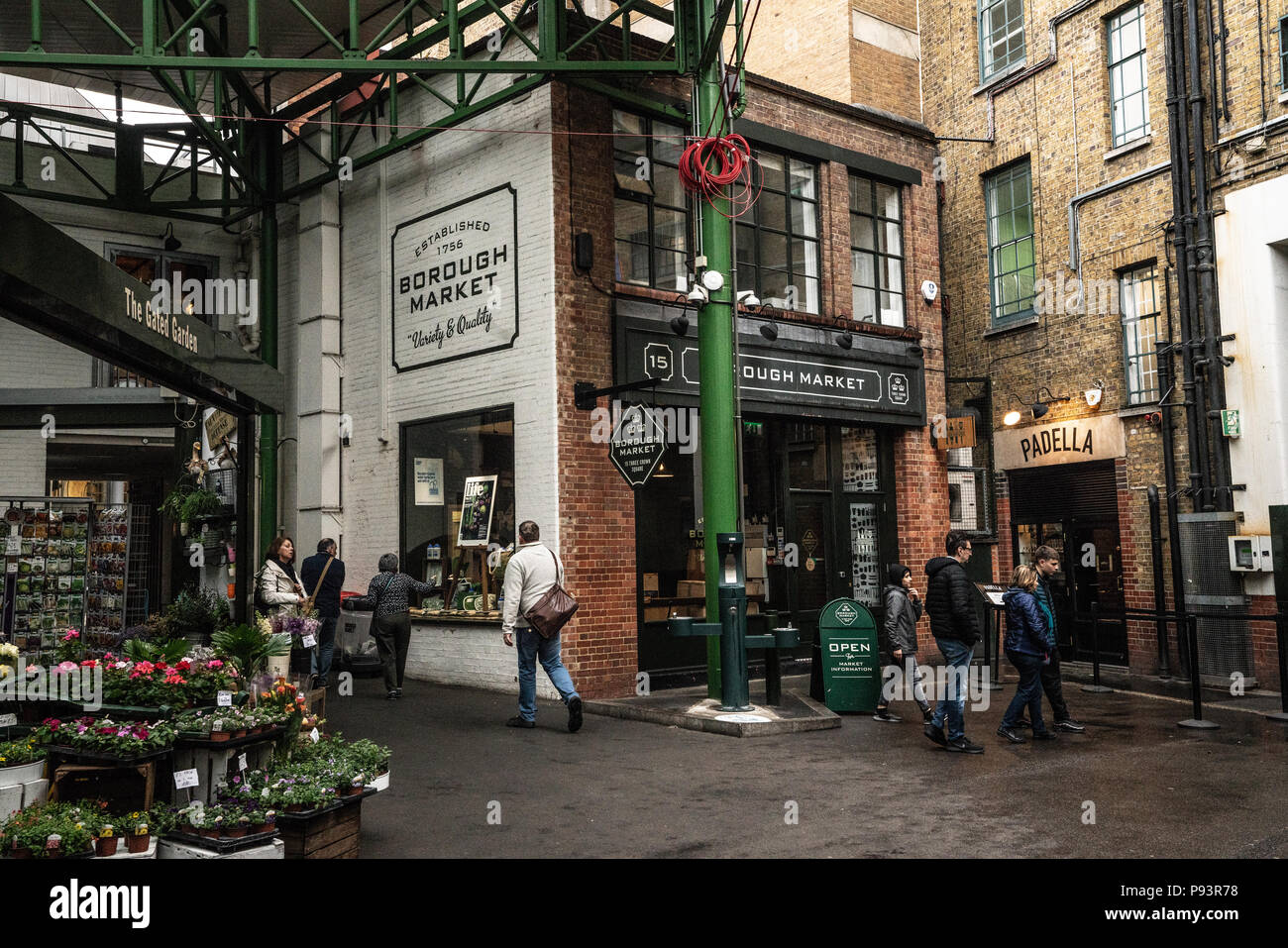 Outdoor food market stalls uk hi-res stock photography and images - Alamy