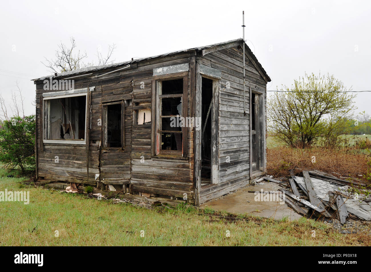 An abandoned wooden home in the Route 66 town of Texola, Oklahoma. The near-ghost town lies just east of the border with Texas. Stock Photo