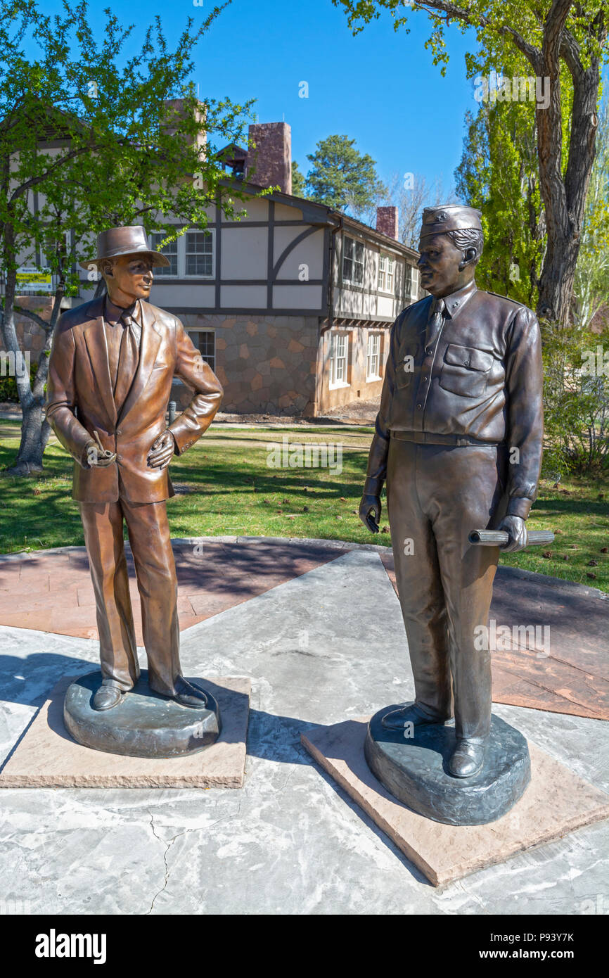 New Mexico, Los Alamos, statues of Dr. J. Robert Oppenheimer and General Leslie R. Groves, scientific and military heads of the Manhattan Project Stock Photo