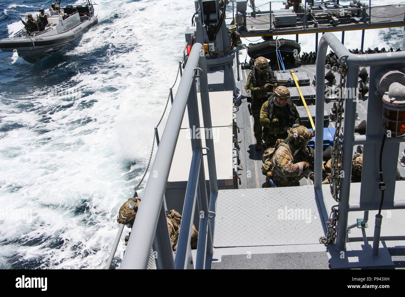 OFF THE COAST OF SOUTHERN CALIFORNIA (July 6, 2018) U.S. Coast Guard deployable specialized forces (DSF) assigned to Maritime Security Response Team - West (MSRT-W) and Royal Canadian Navy explosive ordnance disposal technicians assigned to Fleet Diving Unit Pacific conduct maritime interdiction operations training in support of counter-improvised explosive device and mine warfare operations as part of Commander Task Force 177 during the force integration phase of Rim of the Pacific (RIMPAC) Southern California (SOCAL) exercise. Twenty-five nations, 46 ships, five submarines, about 200 aircraf Stock Photo