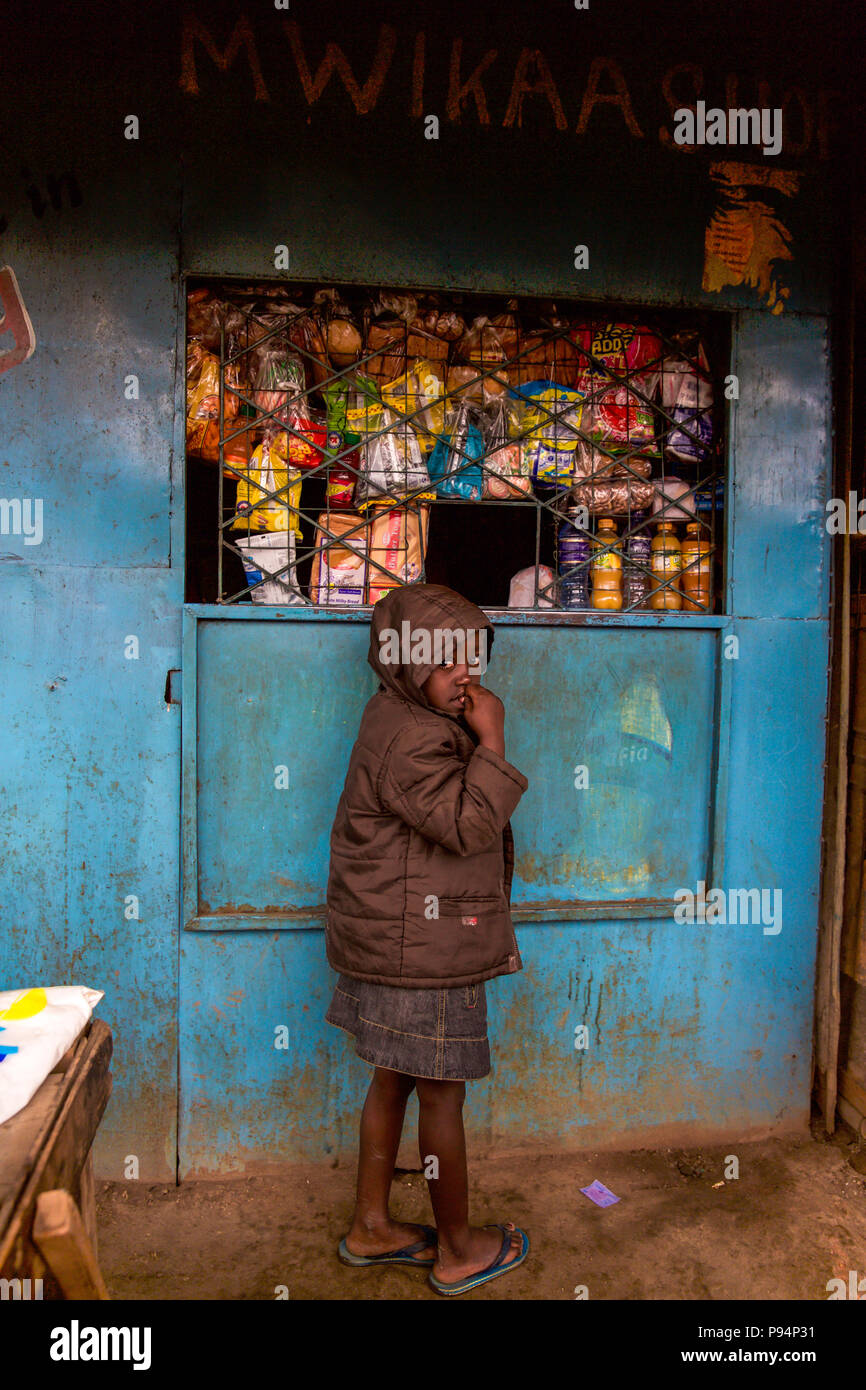 People in Mathare a slum in Nairobi Stock Photo - Alamy