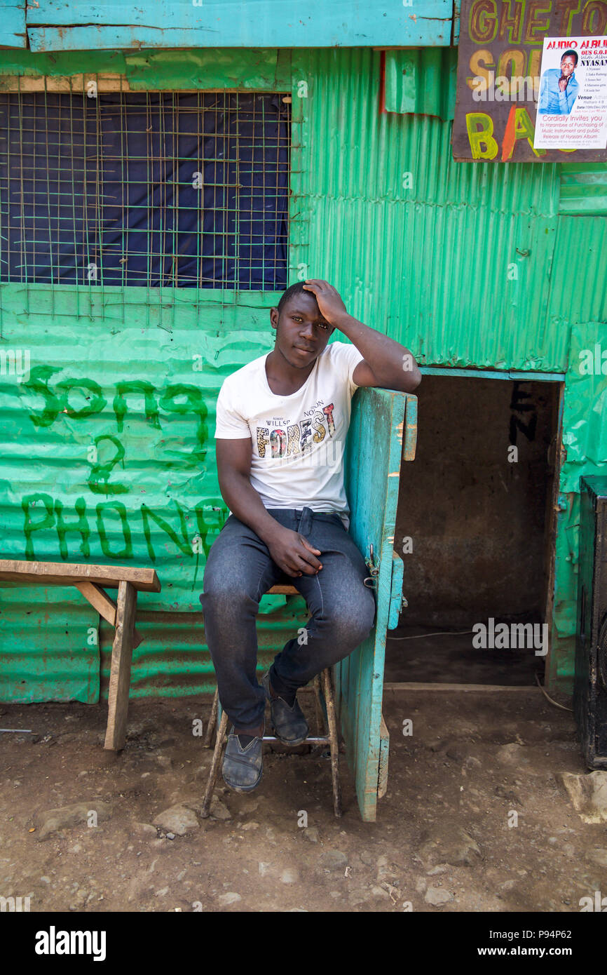 People in Mathare a slum in Nairobi Stock Photo - Alamy