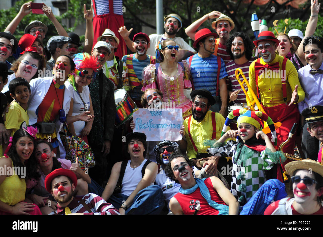 São Paulo, Brazil. 15th July 2018. SAO PAULO SP, SP 15/07/2018 CLOWN FLASHMOB: Artists and clowns cheered pedestrians on the streets of Paulista Avenue in SÃ£o Paulo. The action has the motto smile is the best medicine. Credit: Cris Faga/ZUMA Wire/Alamy Live News Stock Photo