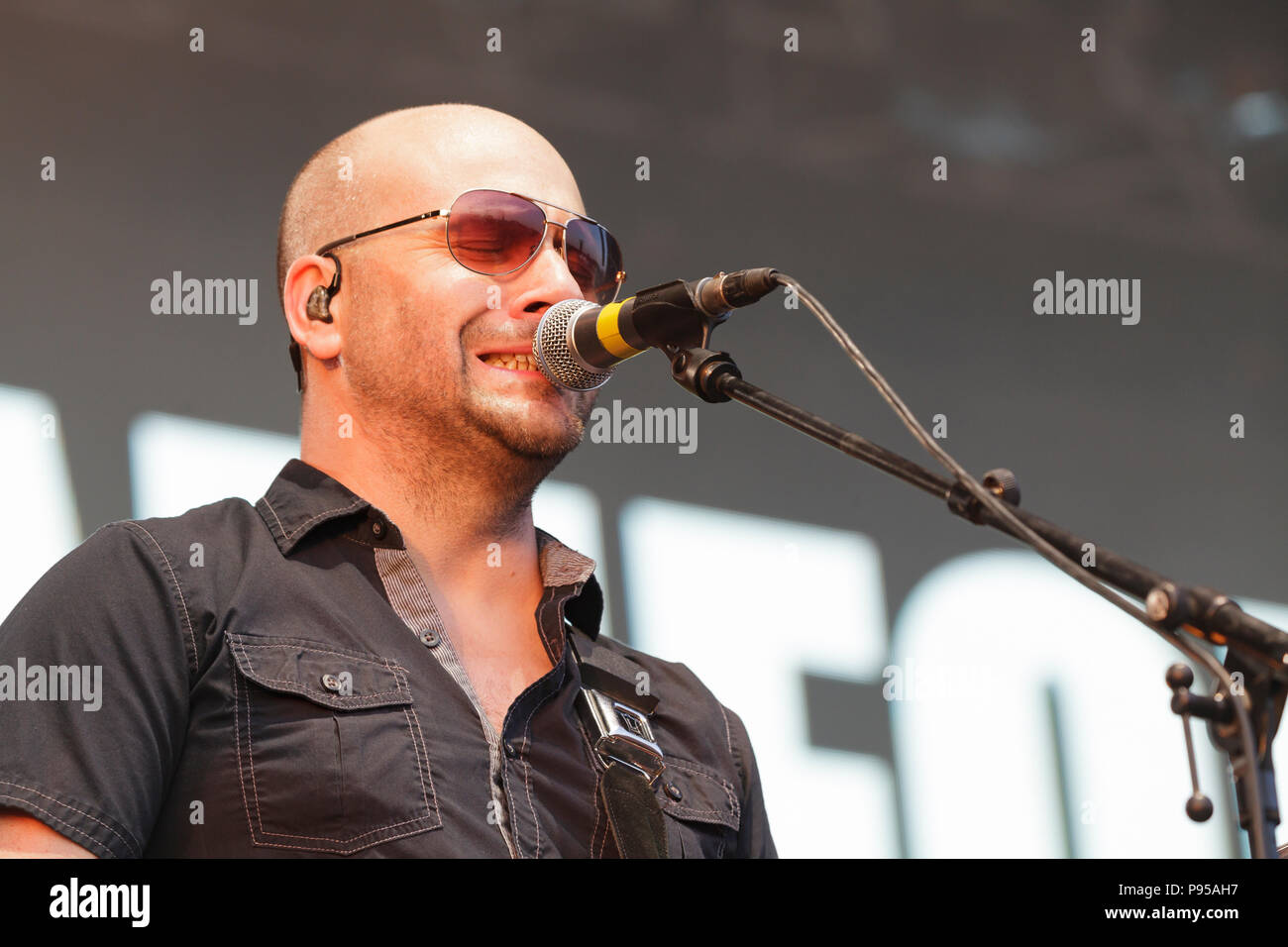 Tours, France. 14 Jul 2018. Robin Pelletier, lead guitarist of multi award winning Canadian Country superstar Gord Bamford’s band at the annual American Tours Festival, Tours, France. Credit: Julian Elliott/Alamy Live News Stock Photo