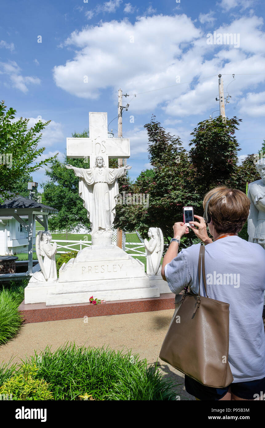 Elvis Presley's grave site, Gracland, Memphis, TN Stock Photo