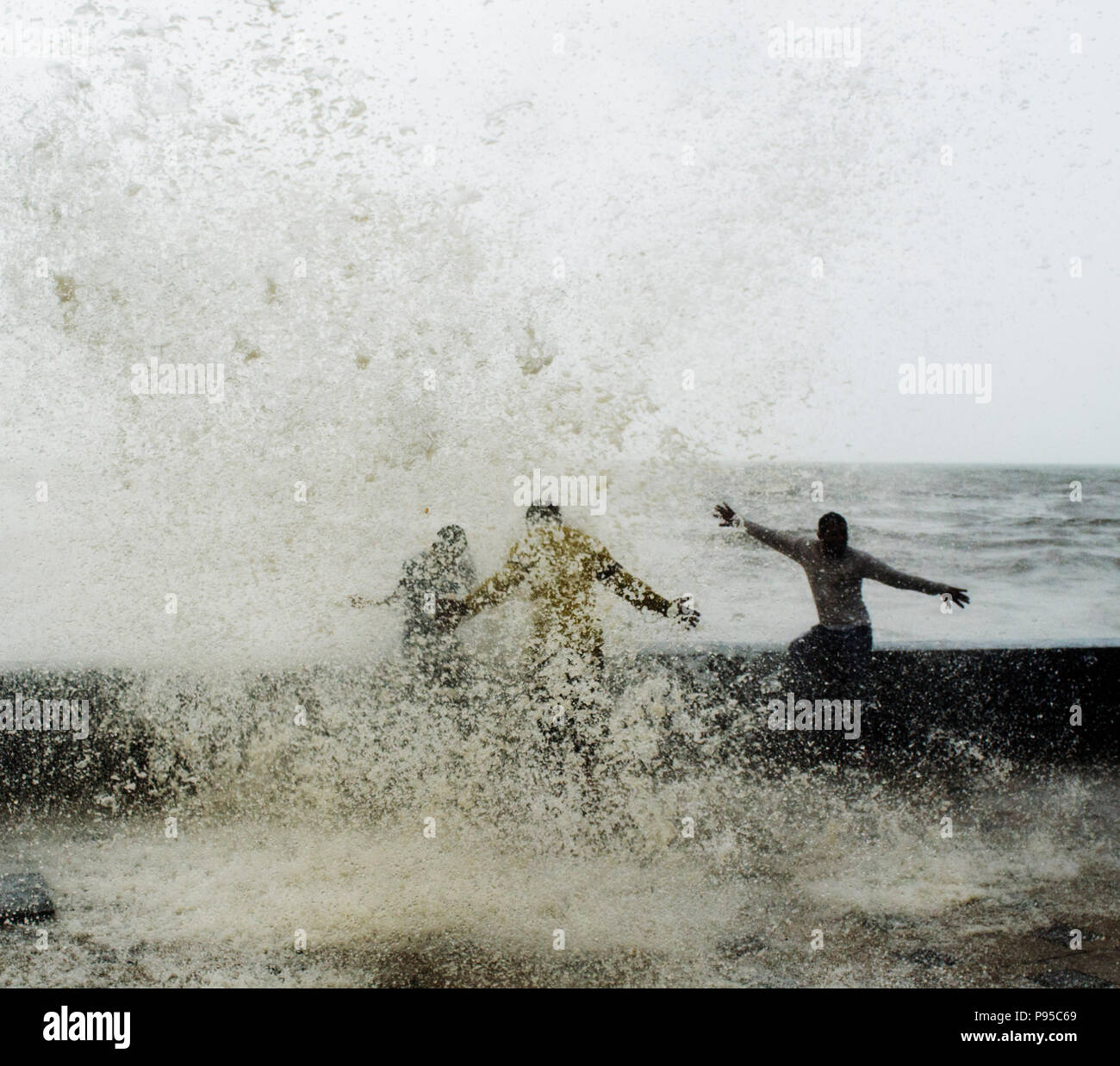 Mumbai, India. 13th July, 2018. People enjoys high tide in Mumbai,  Maharashtra, India Credit: Indranil Aditya/Pacific Press/Alamy Live News  Stock Photo - Alamy