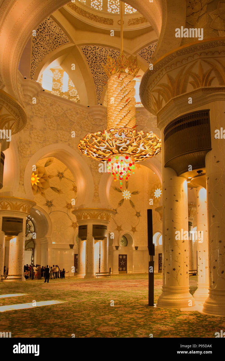 United Arab Emirates, UAE, Abu Dhabi City, Sheikh Zayed Grand Mosque,  constructed 1996 - 2007, interior Stock Photo