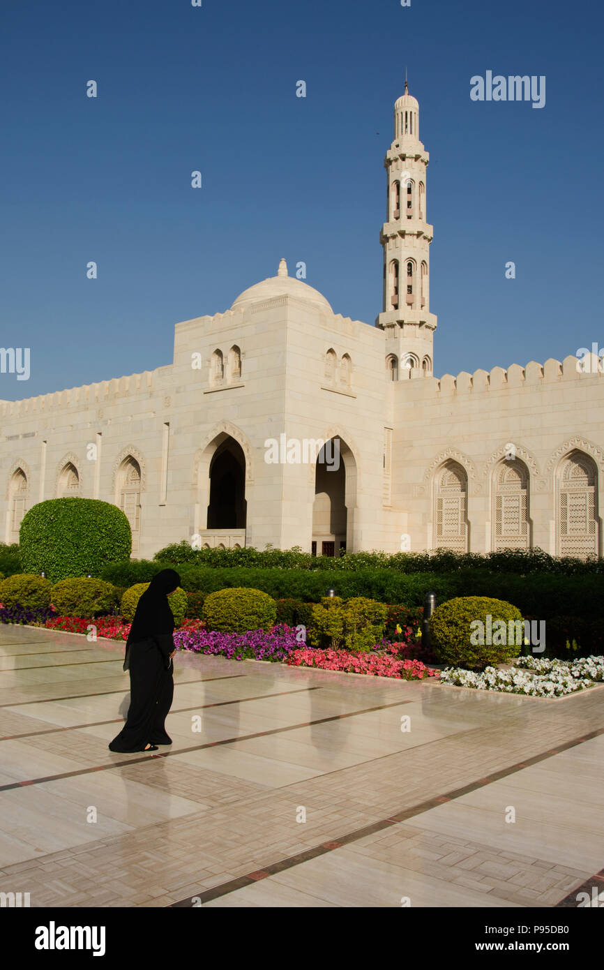 OMAN, Muscat, Sultan Qaboos Grand Mosque (built on a site occupying 416,000 square metres, constructed 1994-2001) Stock Photo