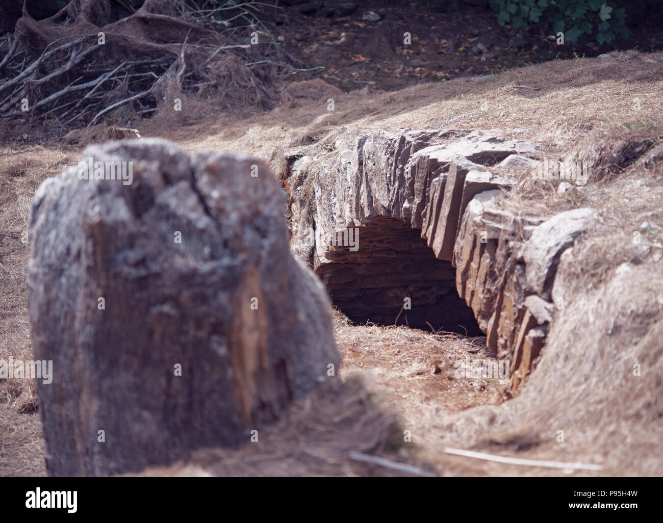 Old stone foot bridge hi-res stock photography and images - Alamy