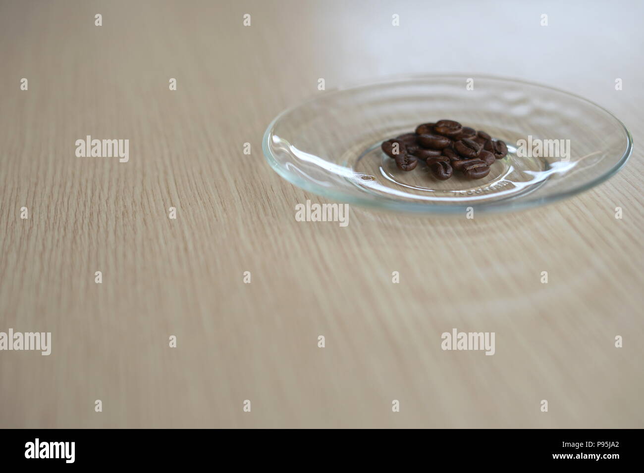 Roasted Arabica coffee bean on wood background Stock Photo - Alamy