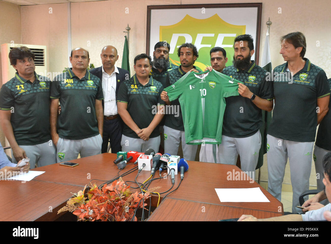 https://c8.alamy.com/comp/P95KKX/lahore-pakistan-15th-july-2018-pakistani-officials-brazilian-head-coach-jose-antonio-nogueira-coach-shahid-anwar-media-marketing-manager-shahid-khokhar-and-players-of-national-football-team-unveiling-the-kits-of-upcoming-event-during-a-press-conference-at-pakistan-football-federation-office-in-lahore-credit-rana-sajid-hussainpacific-pressalamy-live-news-P95KKX.jpg