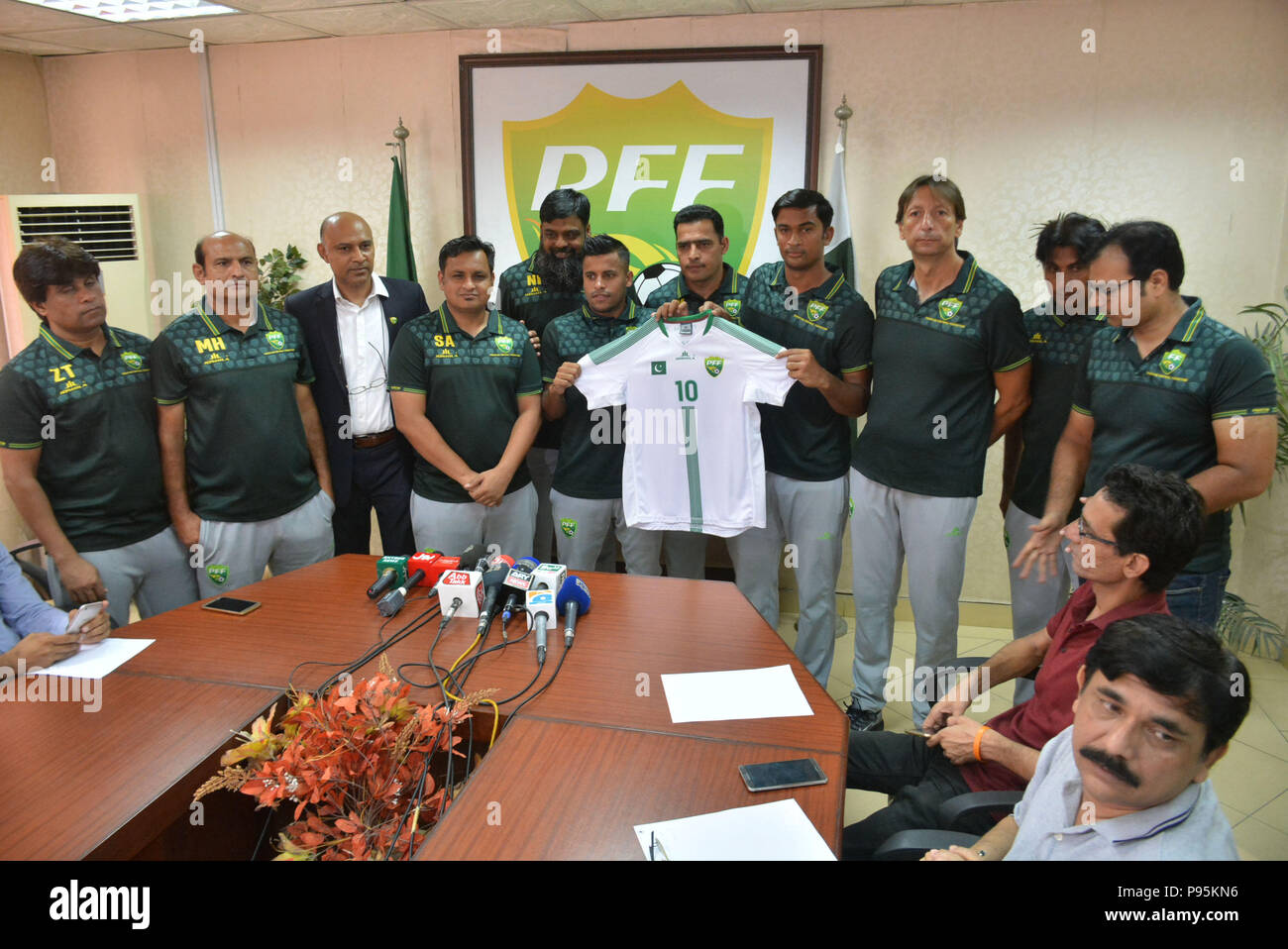 Lahore, Pakistan. 15th July, 2018. Pakistani officials, Brazilian head