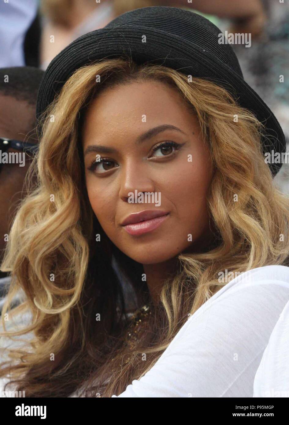 BEYONCE, JAY Z at Men's Final at US Open Tennis in Queens 9-12-2011 ...