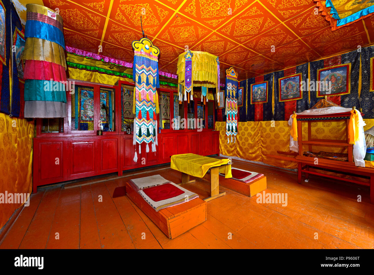 Prayer room of the Erdene Khamba monastery, Khögnö Khan Uul Nature Reserve, Bulgan province, Mongolia Stock Photo