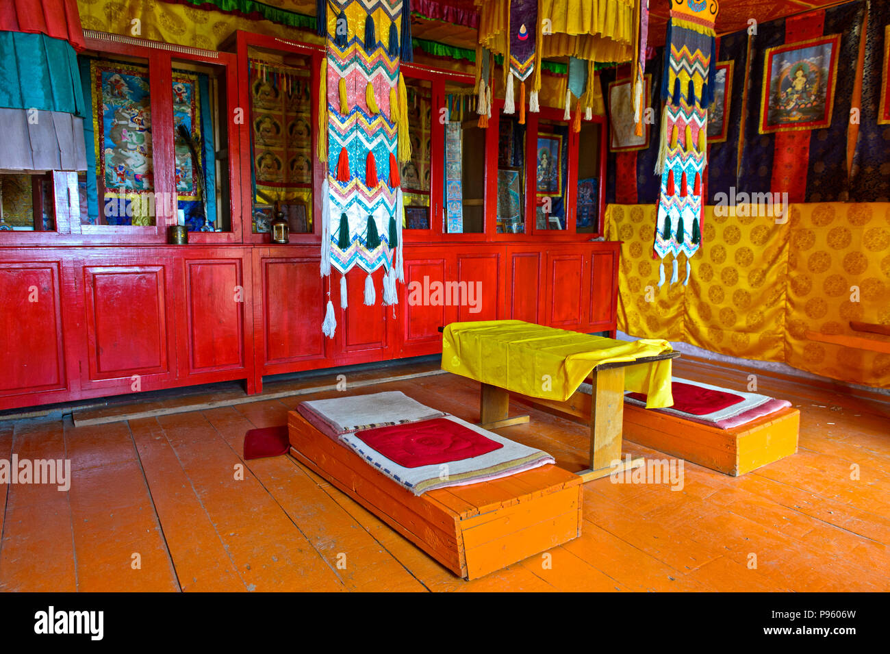 Prayer room of the Erdene Khamba monastery, Khögnö Khan Uul Nature Reserve, Bulgan province, Mongolia Stock Photo