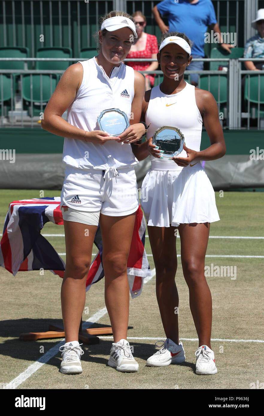 Caty Mcnally (left) and Whitney Osuigwe (right) with the runners up trophy in the Girls' Doubles Final on day thirteen of the Wimbledon Championships at the All England Lawn Tennis and Croquet Club, Wimbledon. PRESS ASSOCIATION Photo. Picture date: Sunday July 15, 2018. See PA story TENNIS Wimbledon. Photo credit should read: Jonathan Brady/PA Wire. RESTRICTIONS: Editorial use only. No commercial use without prior written consent of the AELTC. Still image use only - no moving images to emulate broadcast. No superimposing or removal of sponsor/ad logos. Call +44 (0)1158 447447 for further infor Stock Photo