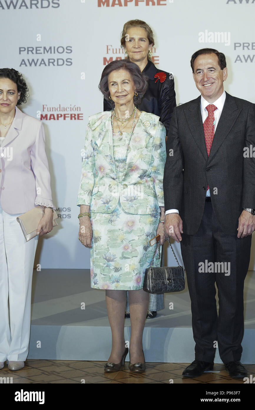 Queen Sofia of Spain, Princess Elena of Spain at the Congress