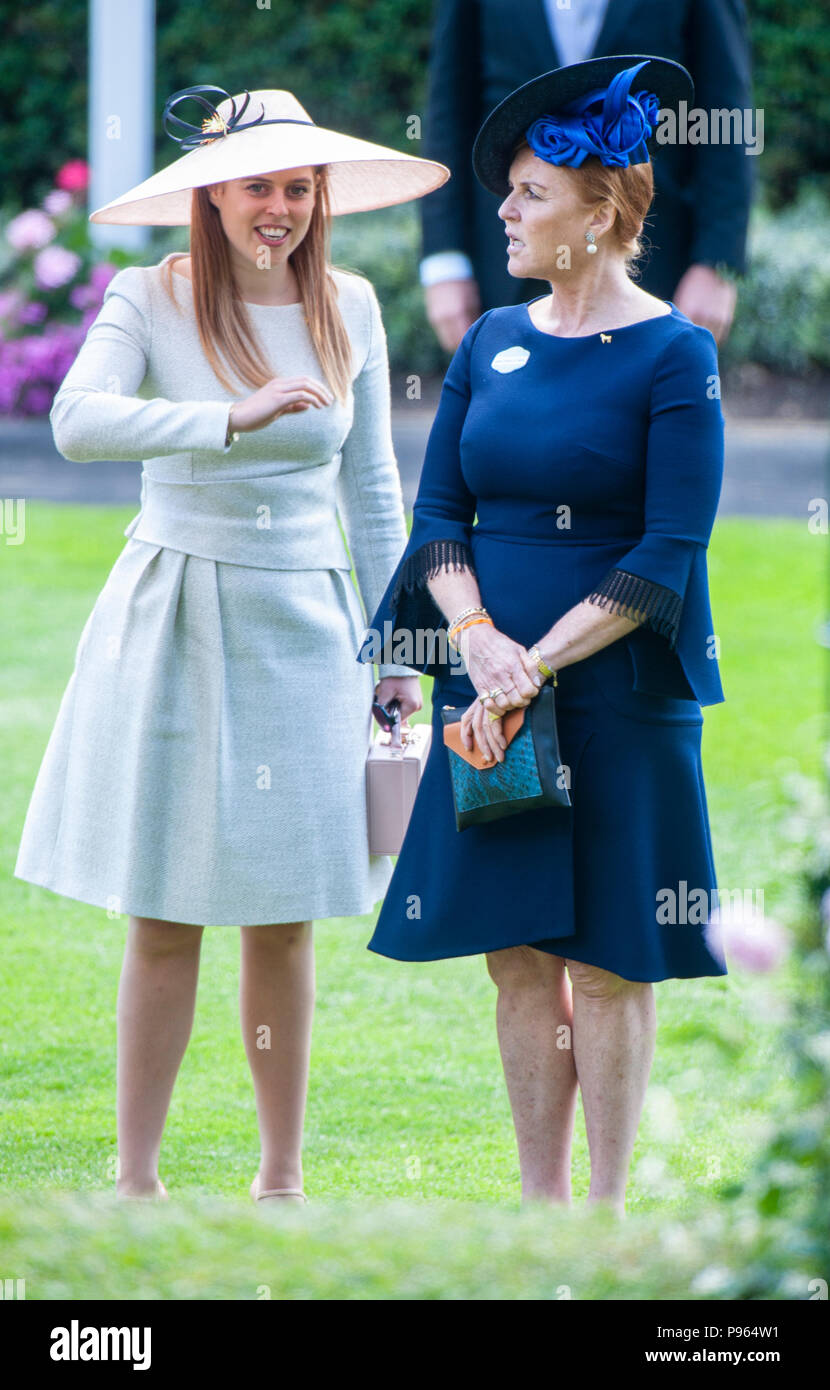 Princess Beatrice with her mother The Duchess of York Her(01)