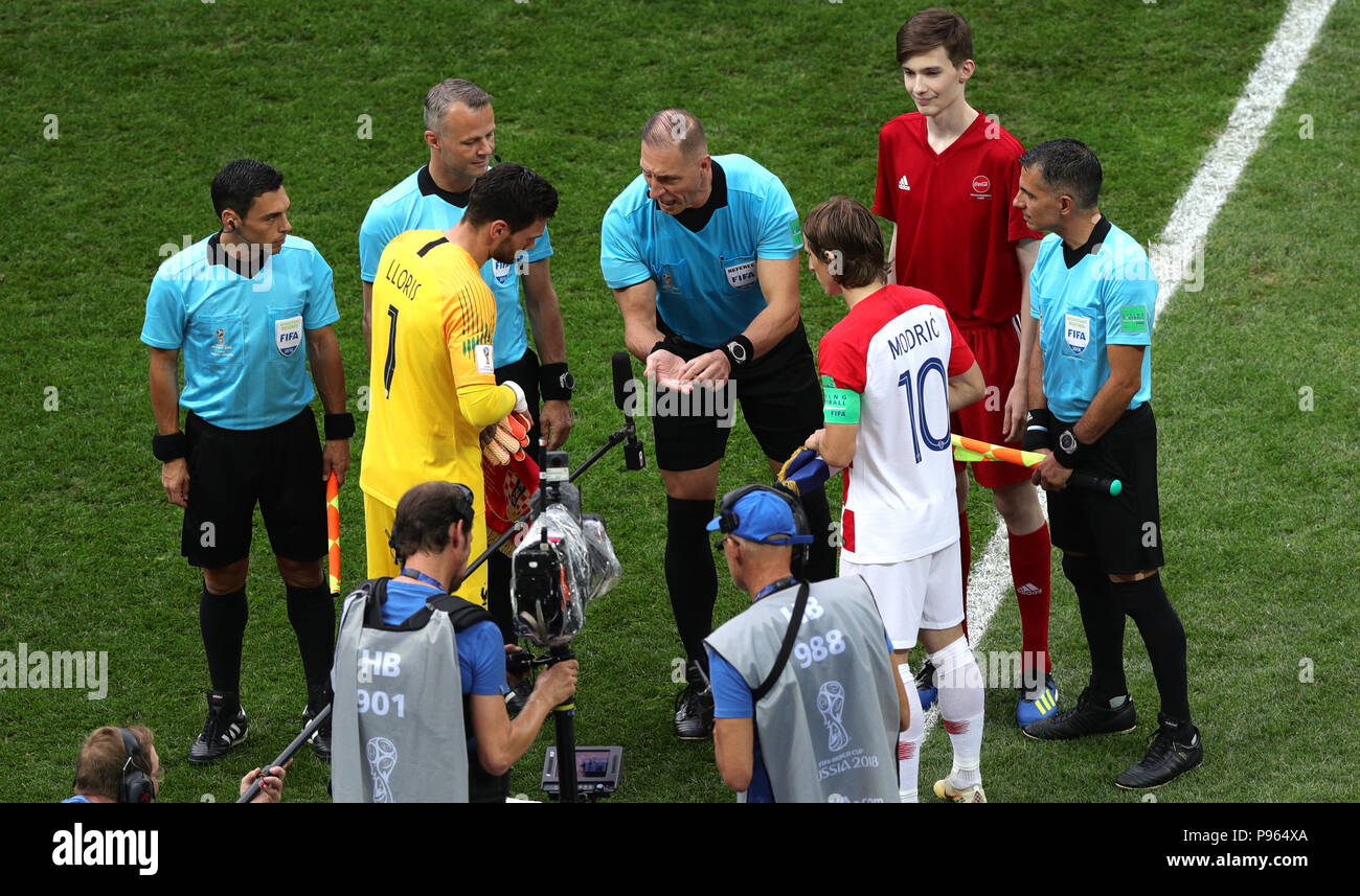 France goalkeeper Hugo Lloris (left), Croatia's Luka Modric and match referee Nestor Pitana during the coin toss prior to the FIFA World Cup Final at the Luzhniki Stadium, Moscow. Stock Photo