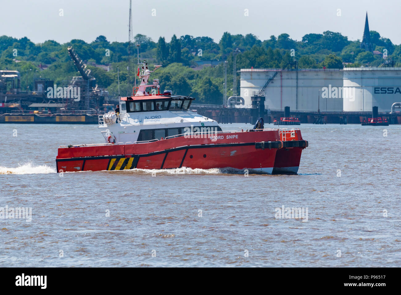 Crew transfer boat hi-res stock photography and images - Alamy