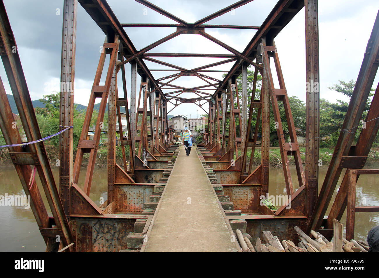 People crossed the unused railway bridge in Baleendah, Bandung ...