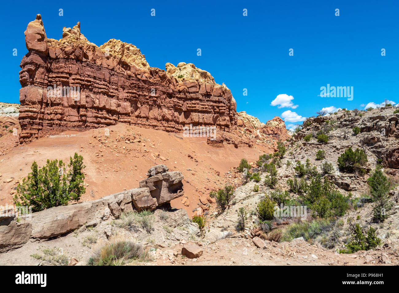 New Mexico, U.S. Highway 84, red rock country between Abiquiu and Ghost Ranch Stock Photo - Alamy