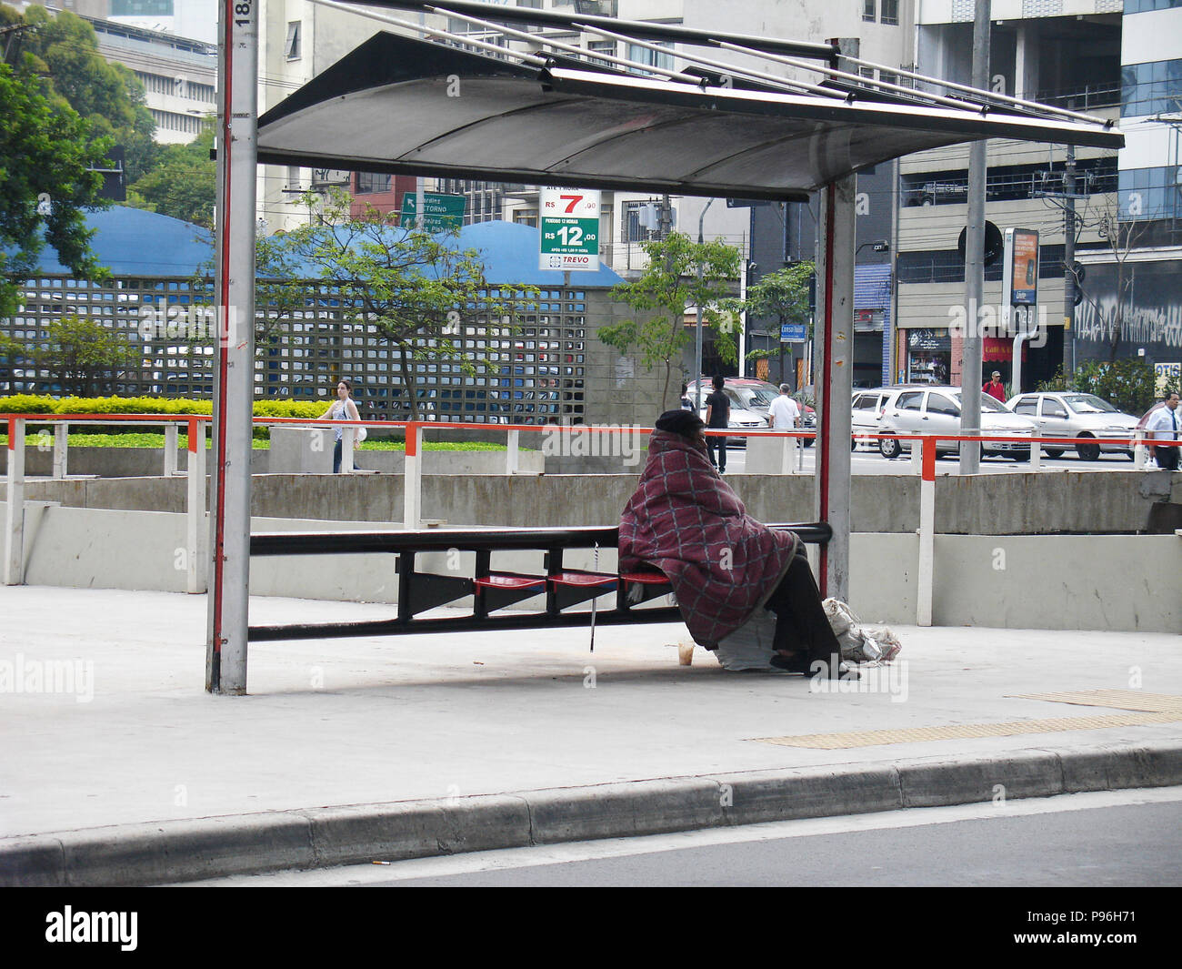 Homeless Bus Stop Homeless man sleeping bus stop hi-res stock photography and images - Alamy