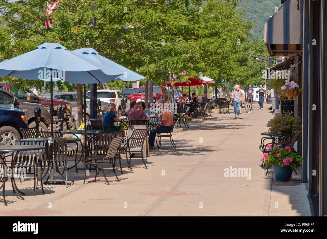 Outdoor seating at several coffee shops and restaurants on Pennsylvania
