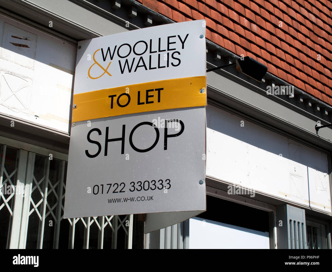 Shop window empty retail unit hi-res stock photography and images - Alamy