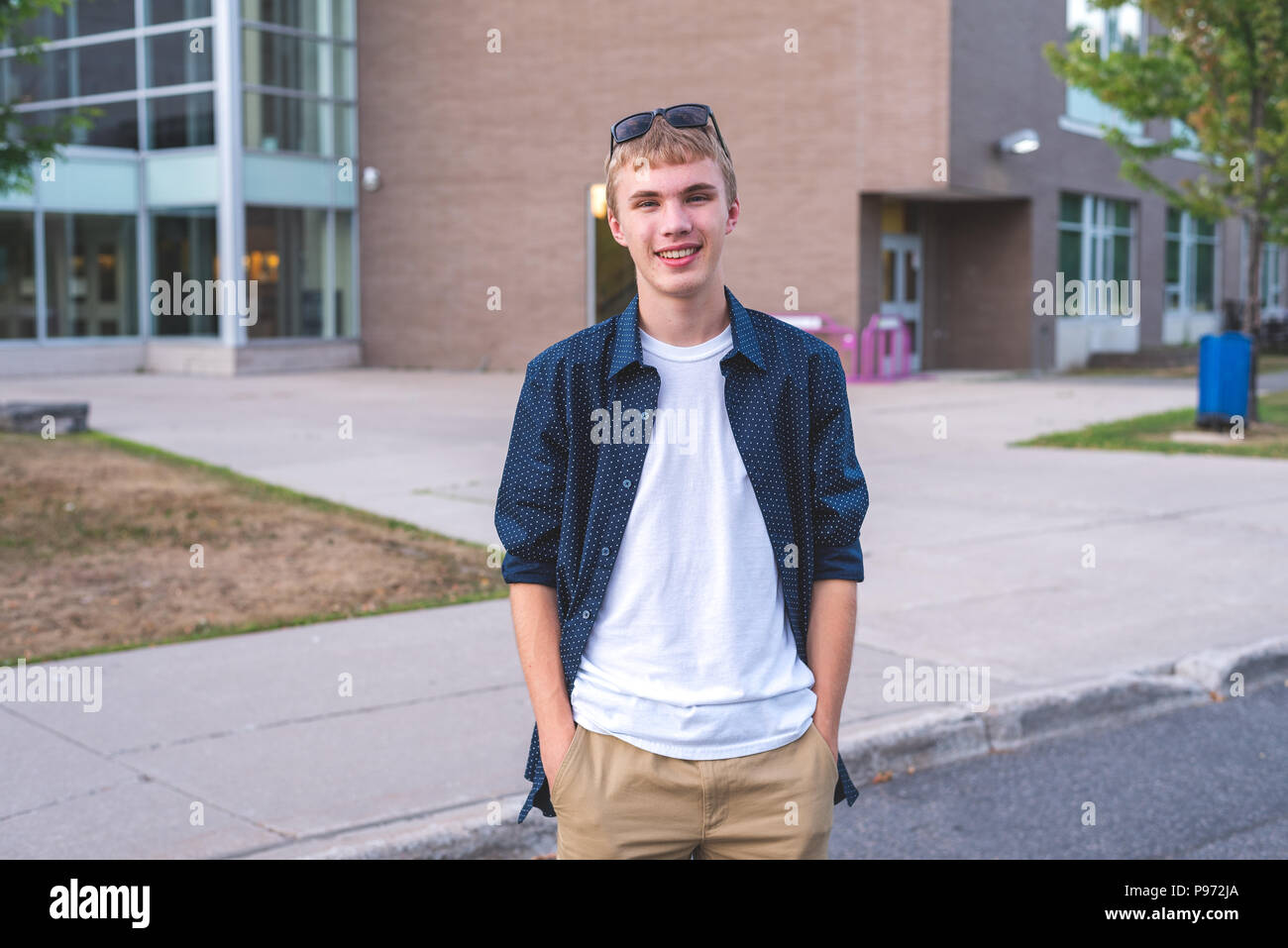 Teenager back outside urban hi-res stock photography and images - Alamy