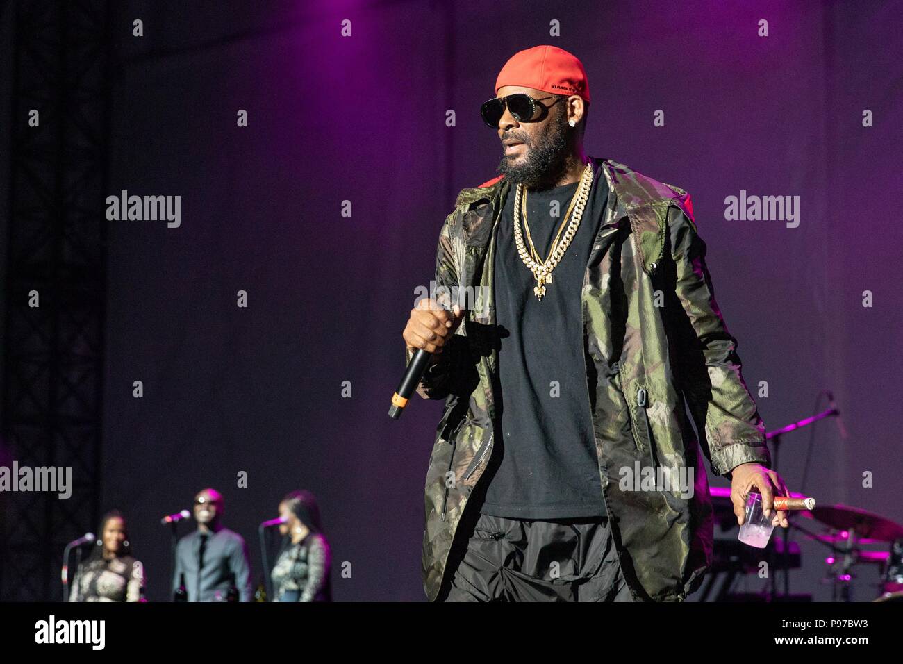 R. kelly singer hi-res stock photography and images - Alamy